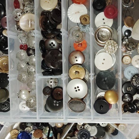 Assorted Button Collection - Picture 14 of 15